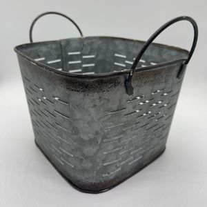 New vintage look metal olive 🫒 bucket